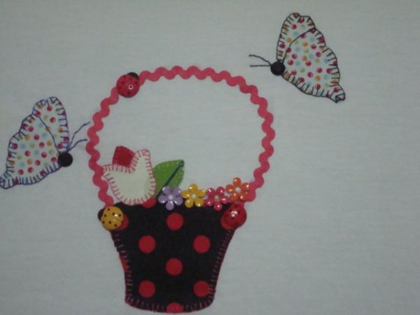 Camiseta - Flor no vaso e borboletas